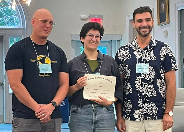 Hélène Ginestet received the best poster award at the 2026 Gordon Research Seminar on Research at High Pressure