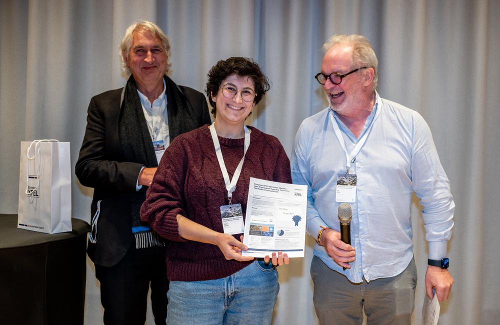 Hélène Ginestet (Université de Lille, CNRS – UMET - Unite Materiaux Et Transformations) was presented her European XFEL UOEC PhD Poster Prize by Thomas Feurer and Marc Simon. Photo: European XFEL/Axel Heimken.